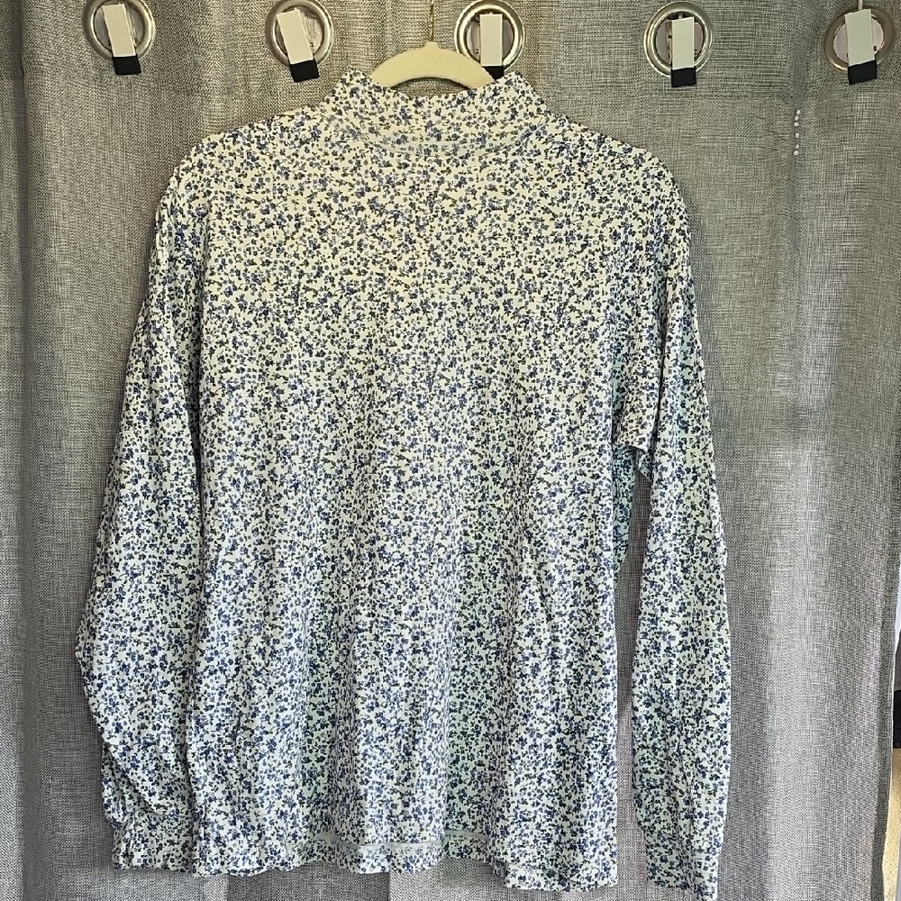 Northern Reflections Long sleeve Tshirt Blue and White Floral Top Women's sz Med
